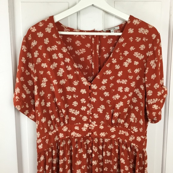 Madewell Red Button-Front Tie-Sleeve Retro Dress in Happy Hibiscus - Picture 3 of 8